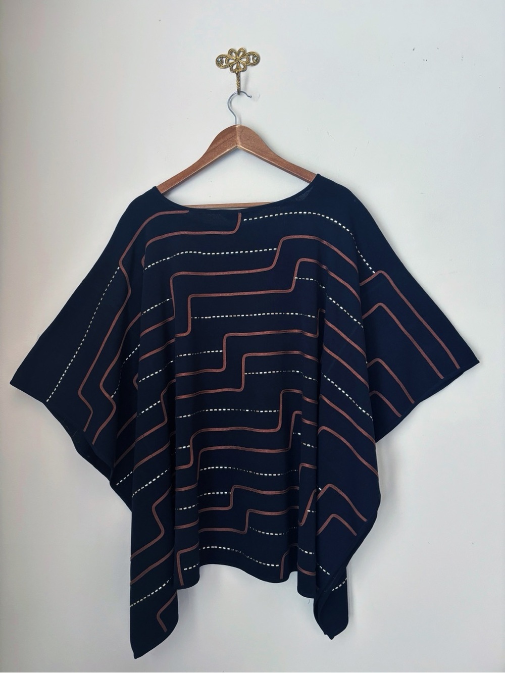 Ming Wang Black & Gold Metallic Embellished Poncho Sz 1X Modern Luxury - Picture 3 of 5